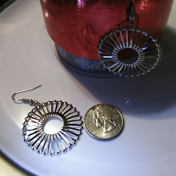 ☀️NEW SILVER SUNBURST ABSTRAST EARRINGS - Picture 3 of 4